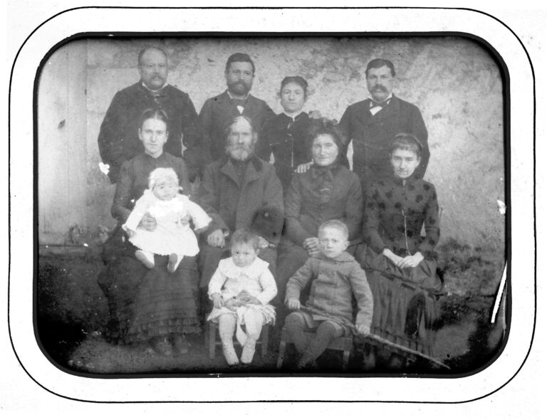 Mais où habite le couple Thomas-Constantin ?