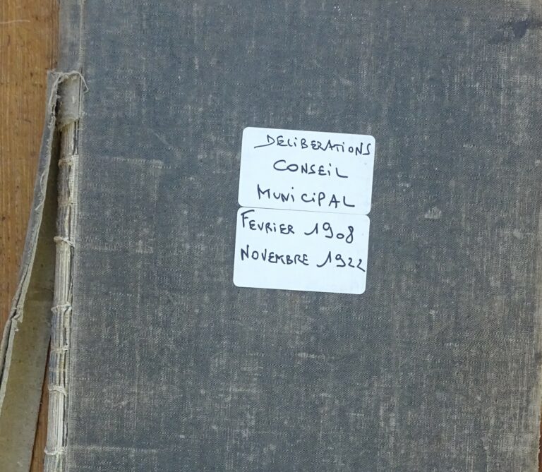 Electrification, téléphone, aide sociale à Rioux-Martin entre 1906 et 1945